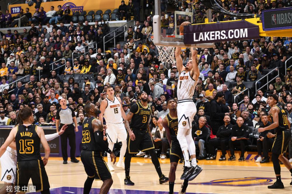 一位年轻球 一位年轻球