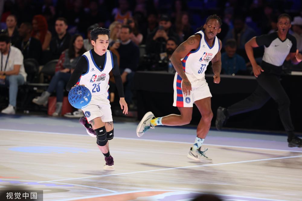 在首节比赛 在首节比赛