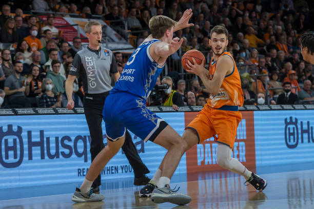 而即将加盟 而即将加盟