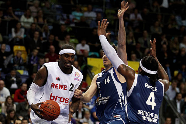 还是禁区外 还是禁区外